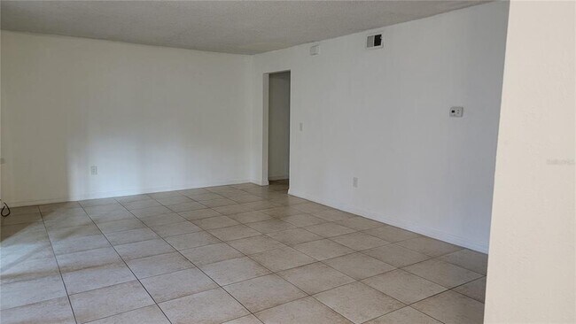 Building Photo - 4023 Versailles Dr