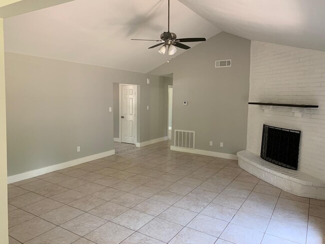 Building Photo - Gorgeous all renovated Home in Lumberton, TX!