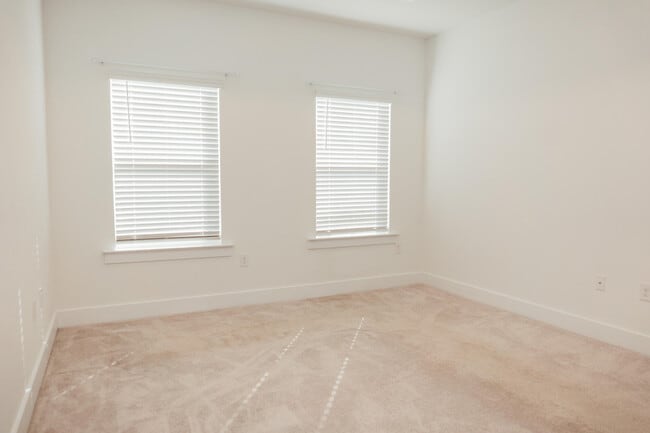 Building Photo - 233 Lyla Ln