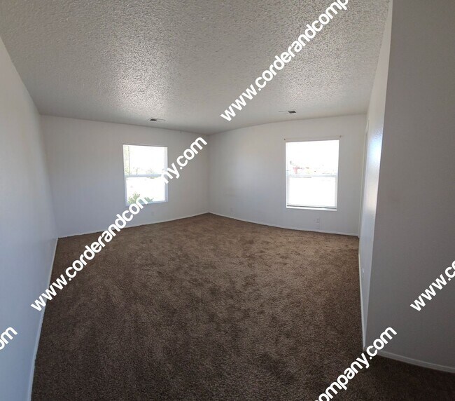 Building Photo - Welcoming 3 Bedroom, 2 Bathroom, 2 Car Gar...
