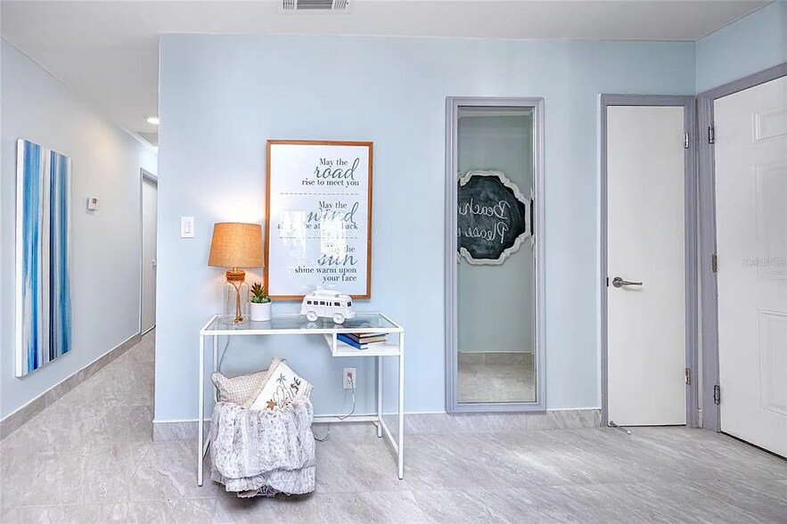 Building Photo - 5231 Beach Dr SE