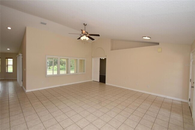 Building Photo - 11 Zenith Ct