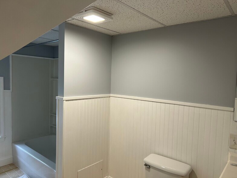Building Photo - 470 Notre Dame Ave