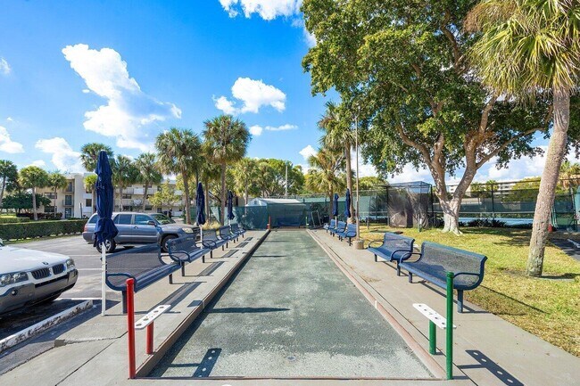 Building Photo - 2420 Deer Creek Country Club Blvd