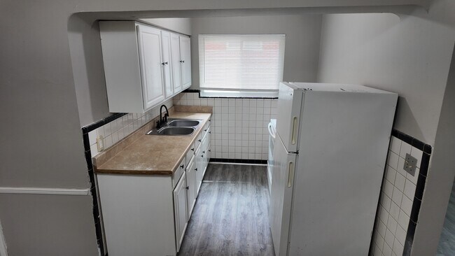 Building Photo - 7100 Eastlawn Dr