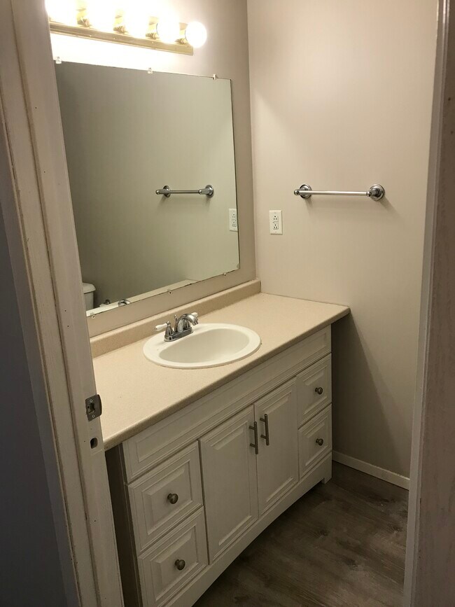 Building Photo - 351 Chicago Rd