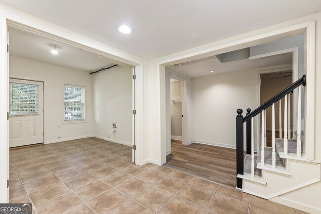 Building Photo - 330 Summerlin Dr