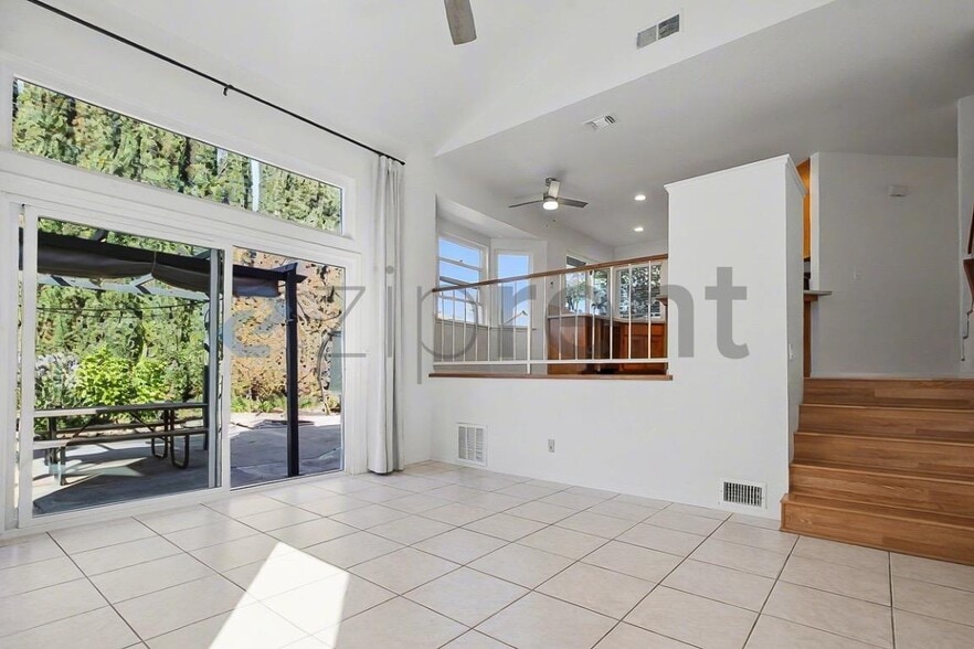 Building Photo - 5744 River Run Cir