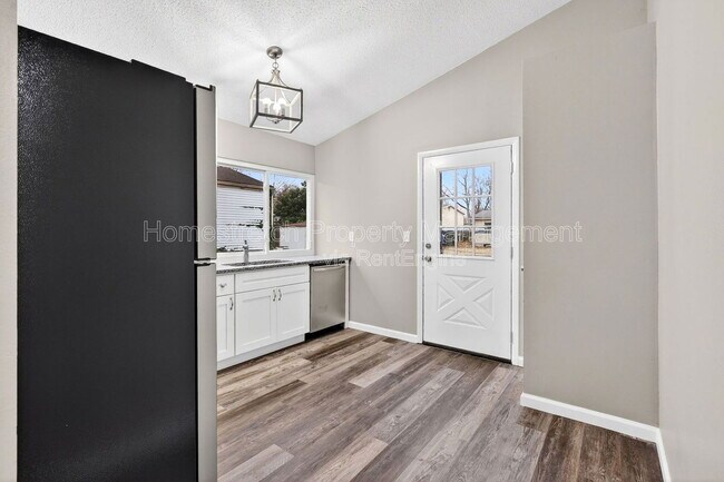 Building Photo - 3333 Green Pasture Dr