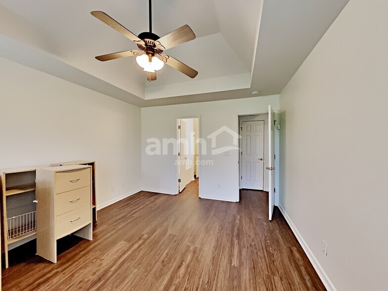 Building Photo - 1914 Amacher Dr