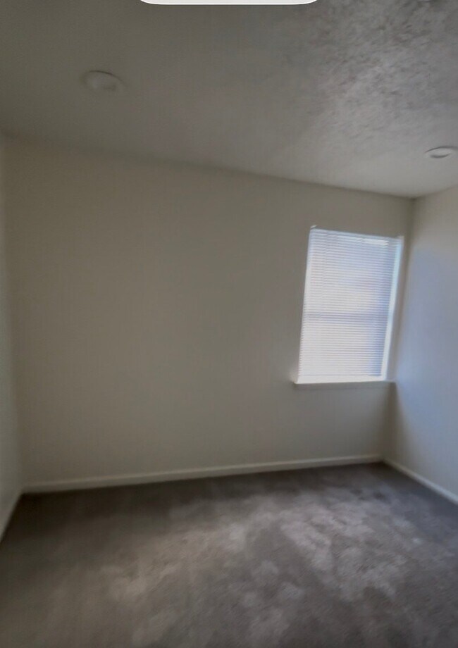 Building Photo - 5949 Tullis Dr