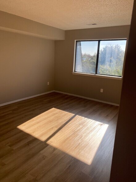 Building Photo - 1607 Edison Glen Ter