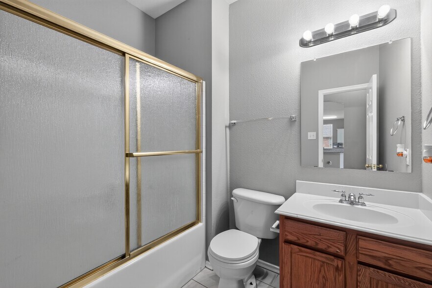 Building Photo - 217 Pinewood Trl