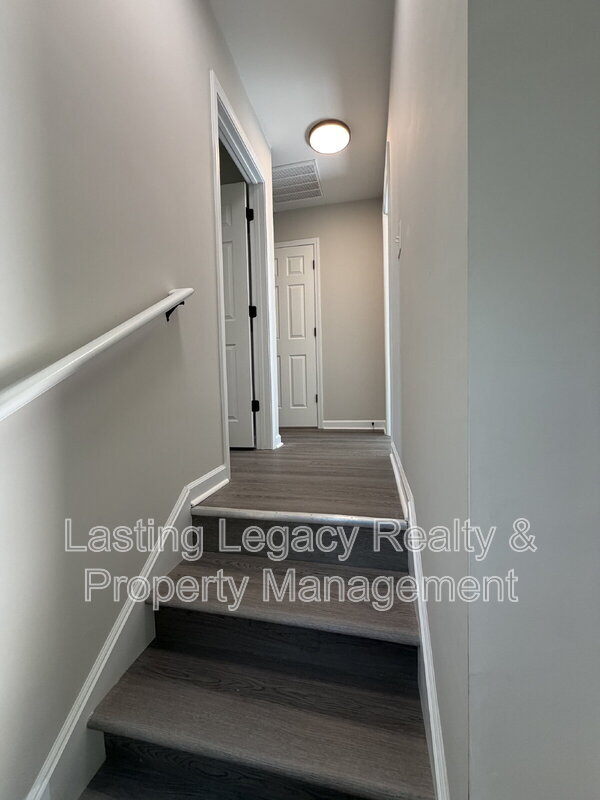 Building Photo - 2036 Harrison Ave