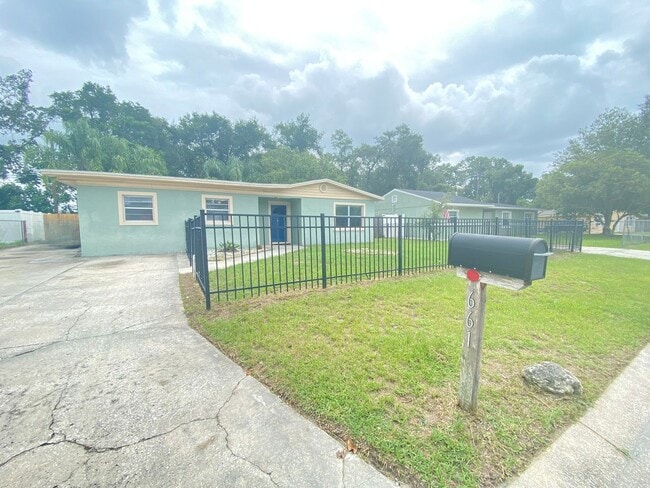 Building Photo - 661 Encino Way