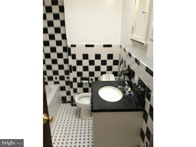 Building Photo - 2055 E Rittenhouse St