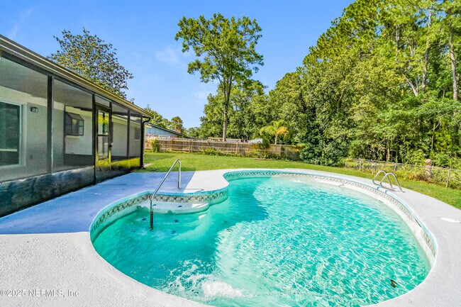 Building Photo - 1061 Grove Park Dr E