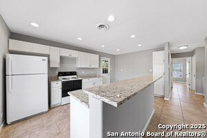 Building Photo - 308 E Cheryl Dr