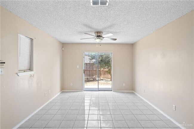 Building Photo - 16 Oasis Dr