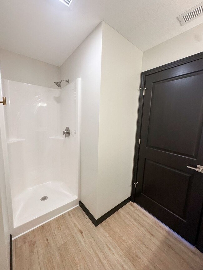 Building Photo - New! Beautiful 2 Bed, 2 Bath Apartment in PRIME location! Furnished & Unfurnished Options Available!