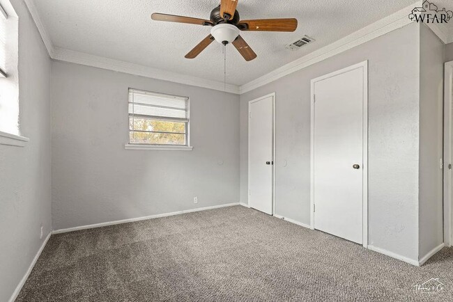Building Photo - 1628 Parkdale Dr