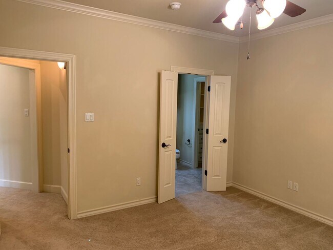 Building Photo - Luxury Garden Home In Tanglewood Terrace!!