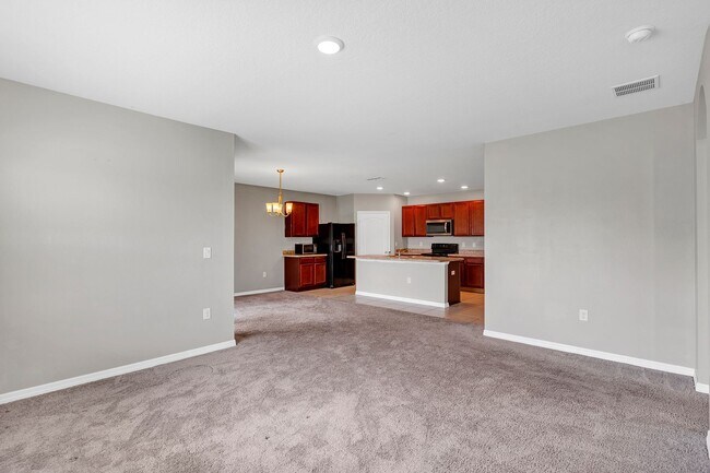 Building Photo - Sunny, Move-In Ready 4-Bed Home in Winter Haven with Modern Finishes and Two-Car Garage