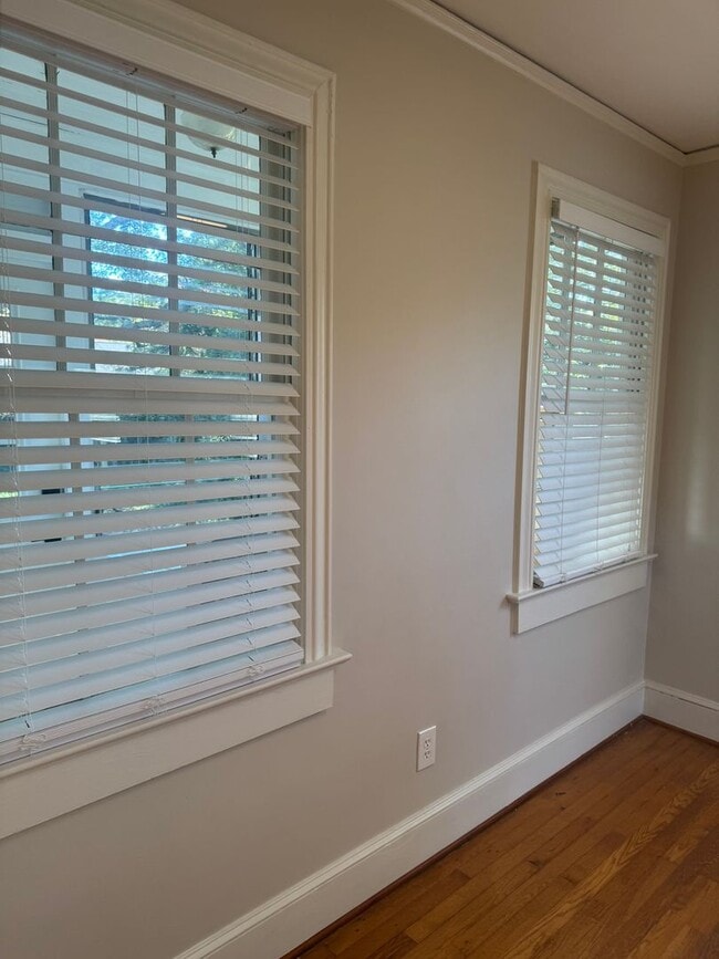 Building Photo - Fantastic Location & Price......More pictu...