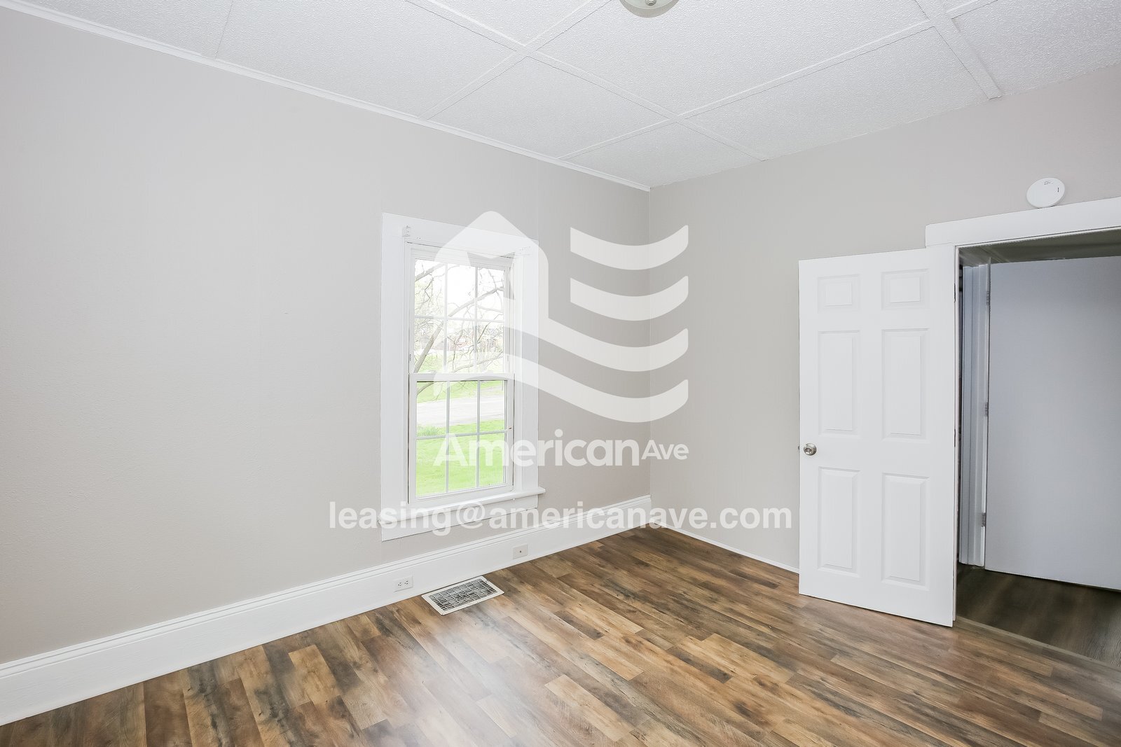 Building Photo - 122 W 12th St