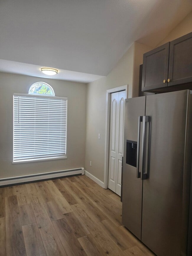 Building Photo - Don't miss this three bed two bath with a view!