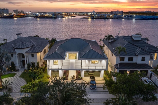 Building Photo - 1957 Harbourview Dr