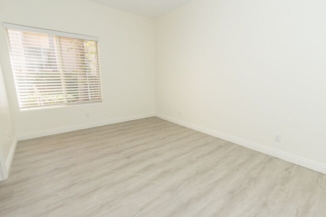 Building Photo - Modern Coastal 3 Bed/3 Bath Townhome w/ Rooftop Deck w/ Bay & Ocean Views in North Pacific Beach!