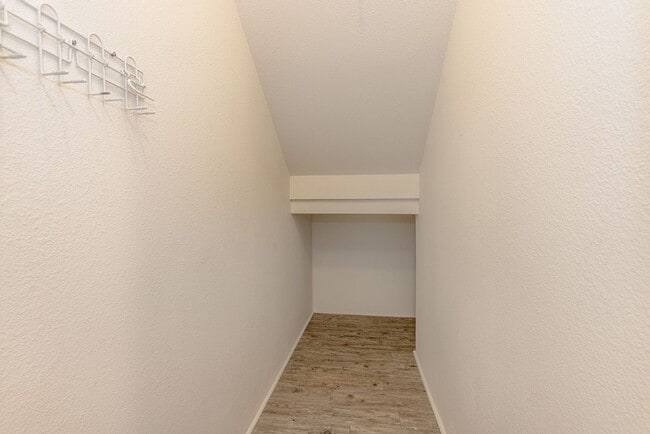 Building Photo - Stunning 3-bedroom and 2.5 Bath - Located ...