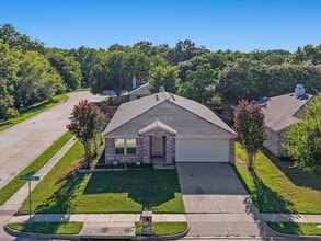 Building Photo - 8212 Canoe Ridge Ln