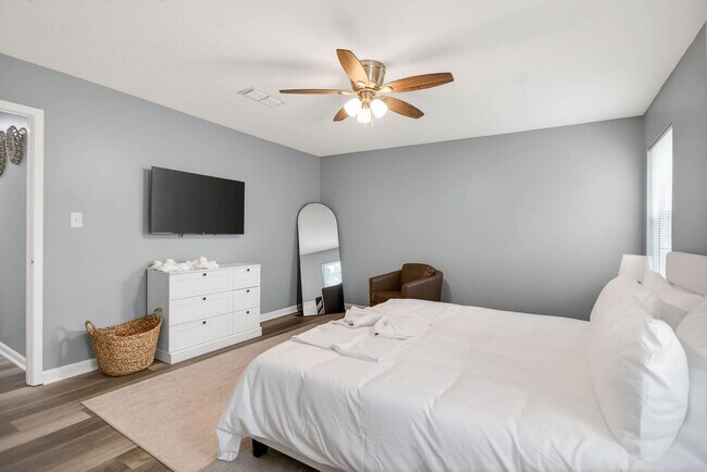 Building Photo - 2420 Haddington Rd