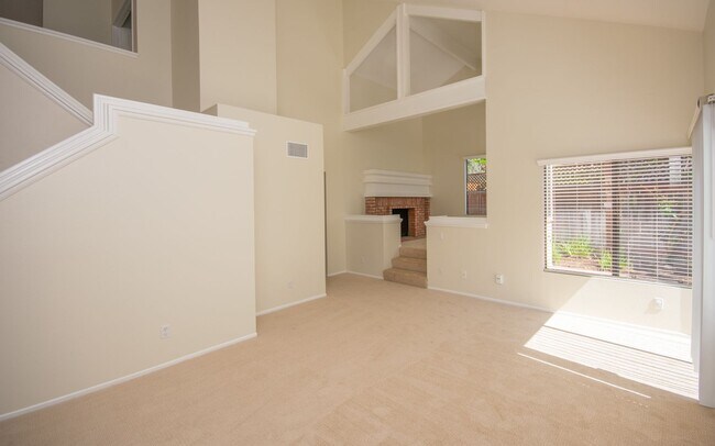 Building Photo - Wonderful 3BR/2.5BA La Costa Home!!!