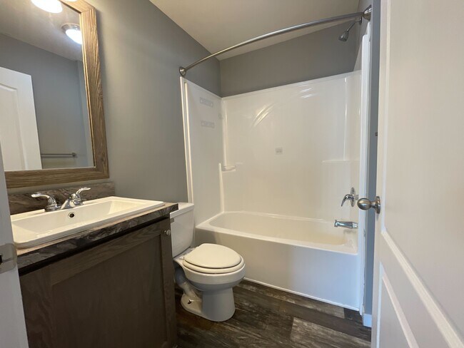 Building Photo - 38033 Ducharme Dr