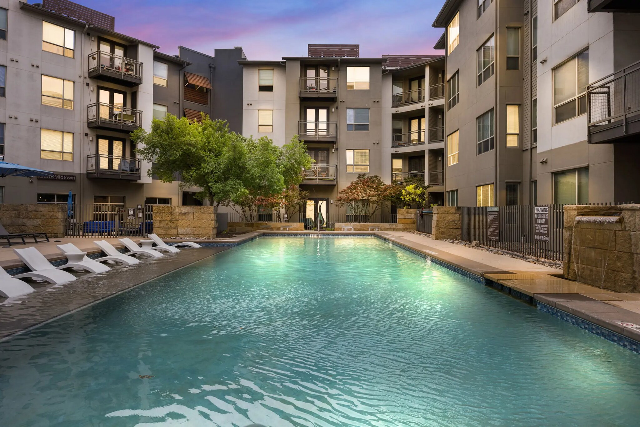 Building Photo - 810 W St Johns Ave