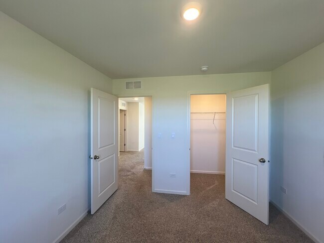 Building Photo - 7615 Violet Ln