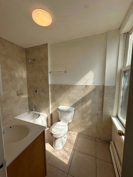 Building Photo - 8 Carroll St