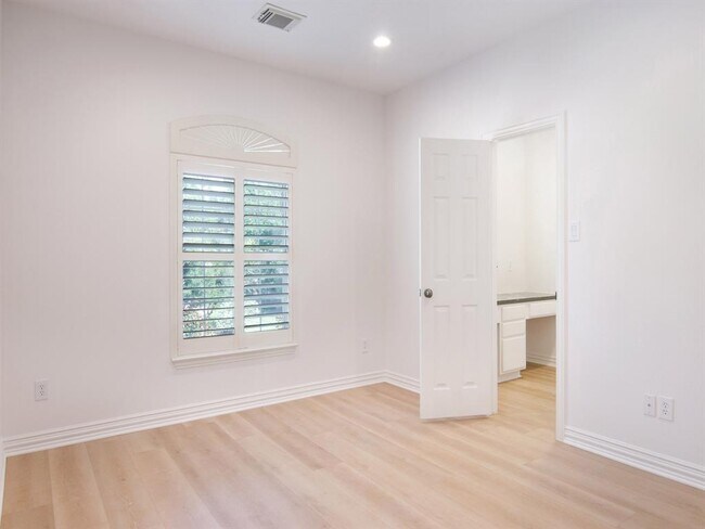 Building Photo - 74 S Scribewood Cir
