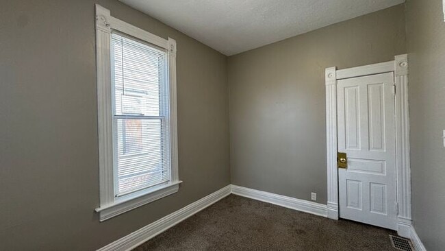 Building Photo - Charming 3-Bedroom Home with Convenient Lo...
