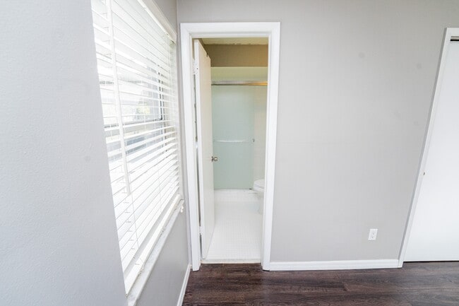 Building Photo - 150 Lady Susan Ct