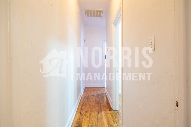 Building Photo - Adorable Private One Bedroom, One Bathroom...