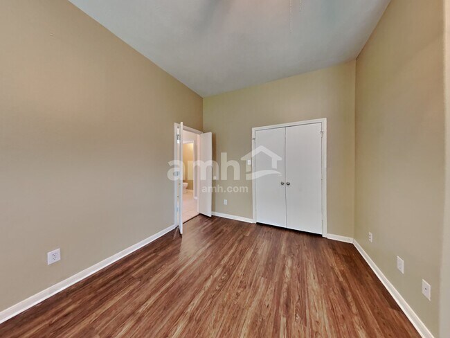 Building Photo - 10006 Tulip Trails Ct