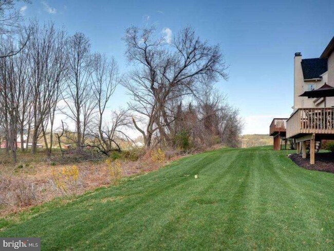 Building Photo - 310 Waynebrook Dr