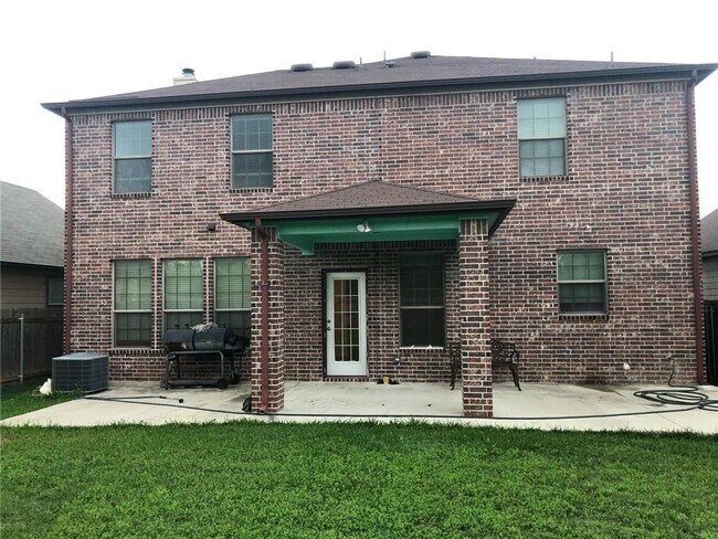 Building Photo - 14320 Lake Victor Dr