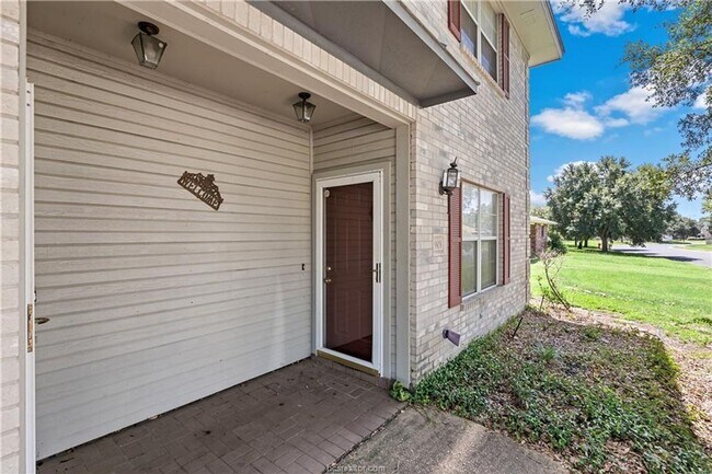 Building Photo - 1903 Woodsman Dr