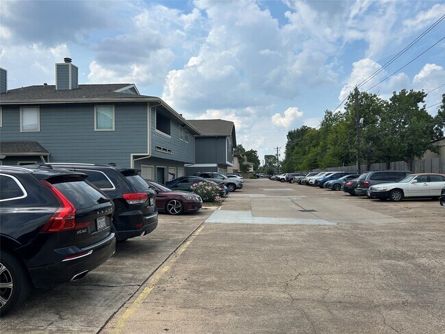 Building Photo - 8030 Sands Point Dr