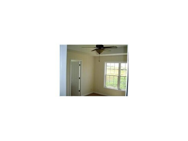 Building Photo - 3 Bedroom Home For Rent Near St. B Area!